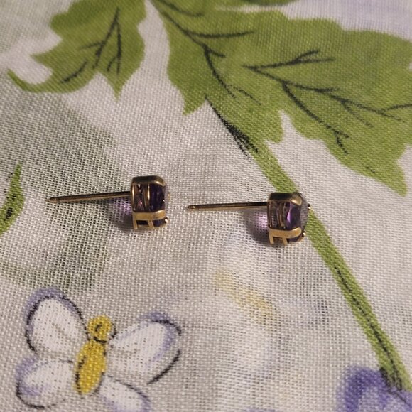 Amethyst Heart Post Earrings Dainty 14k Yellow Gold Vintage February Birthstone - Picture 5 of 15